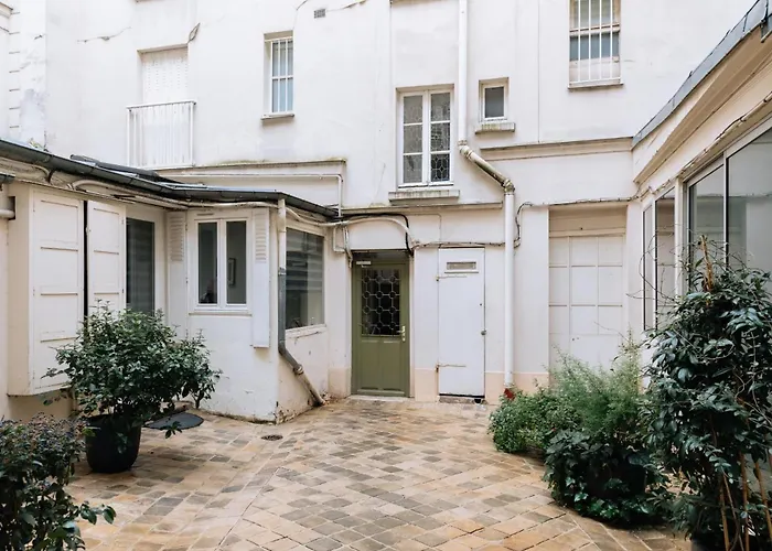 Modern 1 Bedroom Apartment Near Eiffel Tower